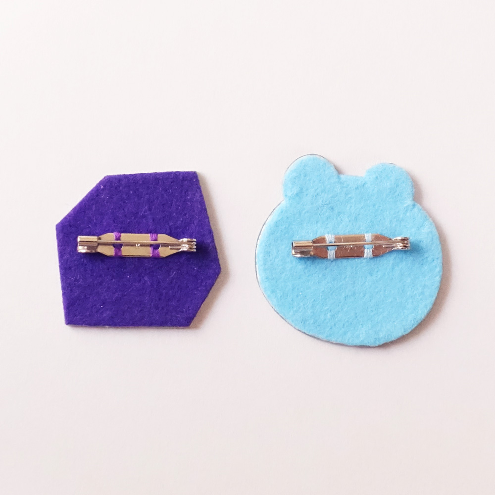 ブローチ団「くもりくま」と「こいし」